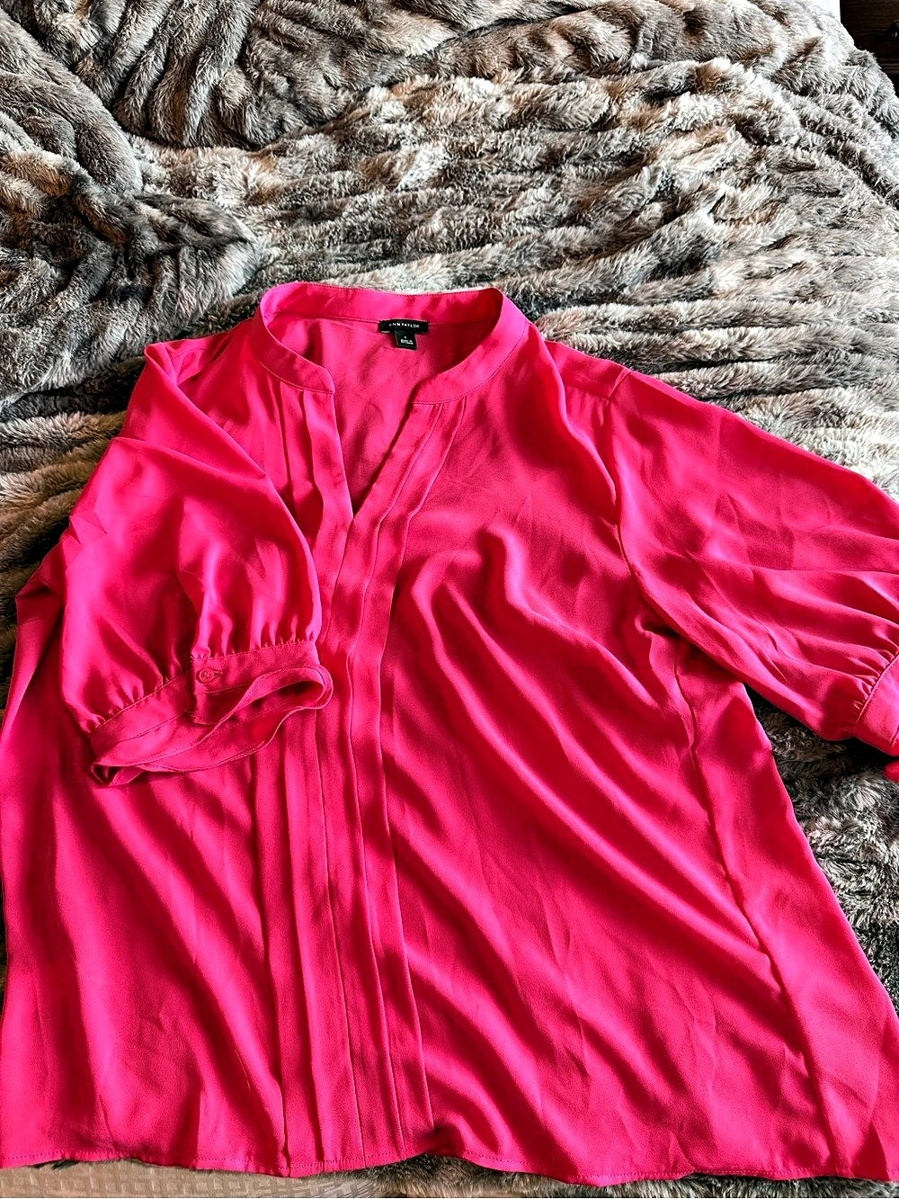 Ann Taylor Pleated Blouse in Pink Size Large Like New